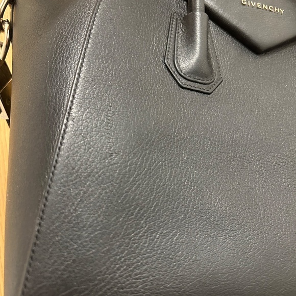 Givenchy Antigona Handbag - Picture 8 of 9
